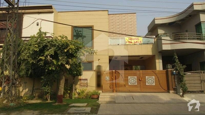 ڈی ایچ اے فیز 3 - بلاک زیڈ فیز 3 ڈیفنس (ڈی ایچ اے) لاہور میں 4 کمروں کا 7 مرلہ مکان 2.45 کروڑ میں برائے فروخت۔