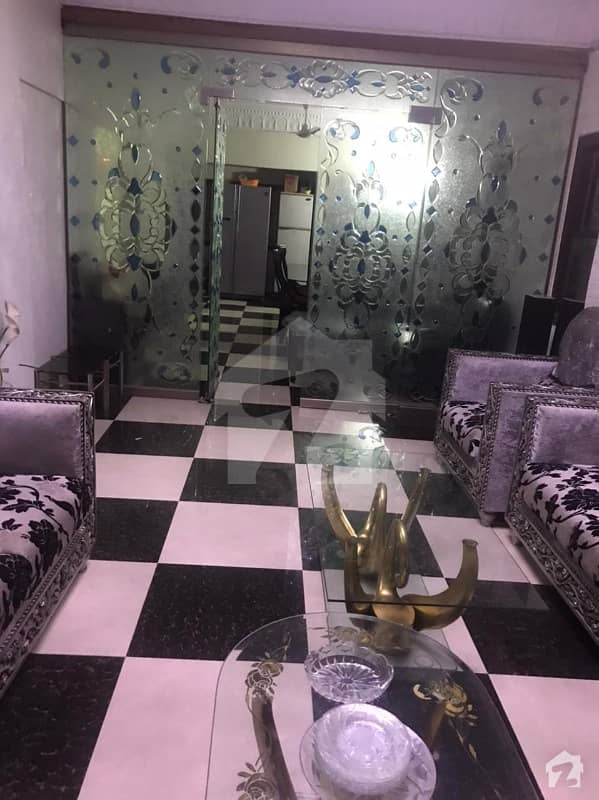 کلفٹن ۔ بلاک 5 کلفٹن کراچی میں 4 کمروں کا 13 مرلہ فلیٹ 3.35 کروڑ میں برائے فروخت۔