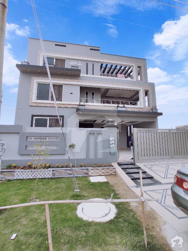 1 Kanal 3 Storey With Basement For Sale