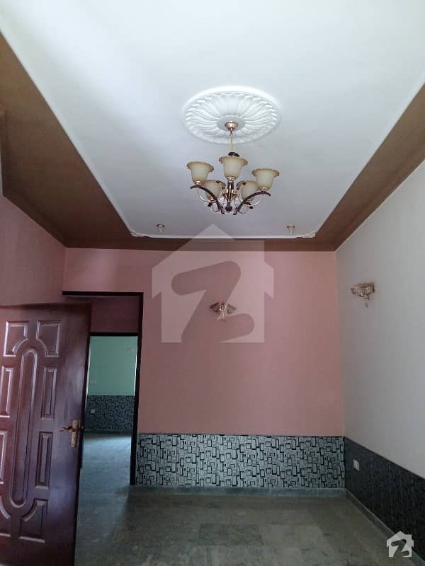 یو ایم ٹی روڈ یو ایم ٹی سوسائٹی لاہور میں 2 کمروں کا 4 مرلہ مکان 30 ہزار میں کرایہ پر دستیاب ہے۔