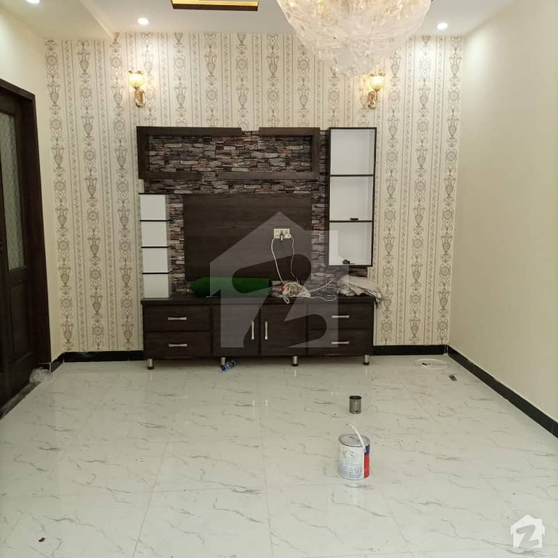 نشیمنِ اقبال فیز 1 نشیمنِ اقبال لاہور میں 5 کمروں کا 8 مرلہ مکان 1.72 کروڑ میں برائے فروخت۔