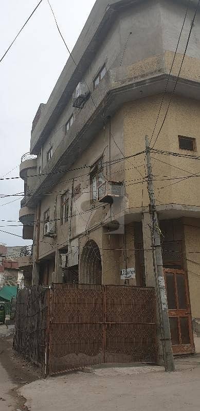 علامہ اقبال ٹاؤن لاہور میں 10 کمروں کا 5 مرلہ مکان 1.95 کروڑ میں برائے فروخت۔