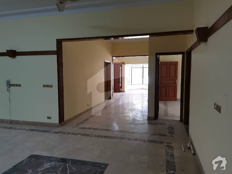 1000  Sq Yard 4 Bed Dd Portion Of First Floor Available For Rent In Block 8 Gulshan E Iqbal Karachi