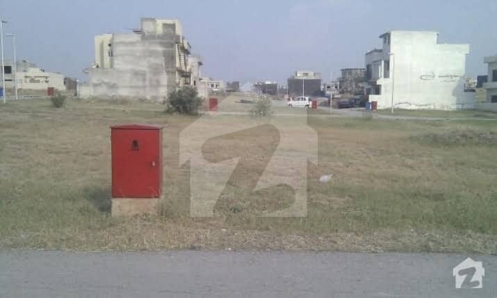 بحریہ ٹاؤن - میڈوز ولاز بحریہ ٹاؤن سیکٹر B بحریہ ٹاؤن لاہور میں 1.5 کنال رہائشی پلاٹ 2.4 کروڑ میں برائے فروخت۔