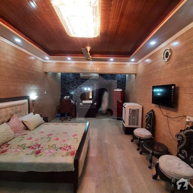 کینال ویو بلاک اے کینال ویو لاہور میں 4 کمروں کا 1 کنال مکان 4 کروڑ میں برائے فروخت۔
