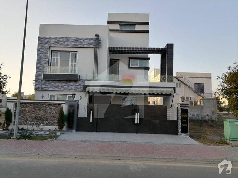10 Marla House In Bahria Town Is Available