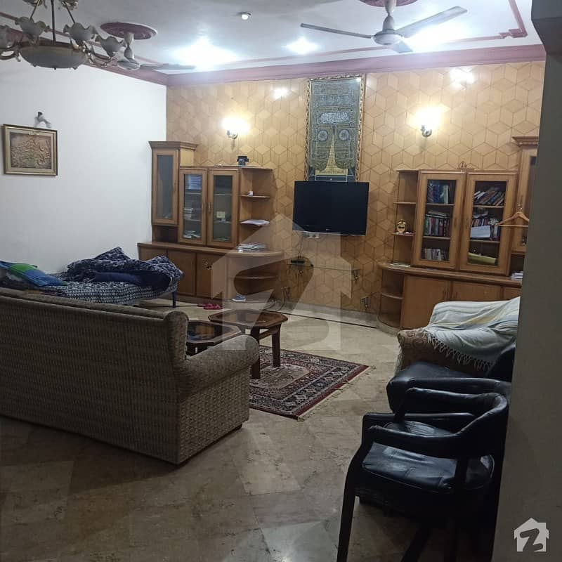 پارک ویو سٹی لاہور میں 2 کمروں کا 10 مرلہ بالائی پورشن 35 ہزار میں کرایہ پر دستیاب ہے۔