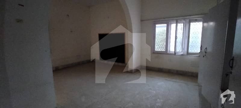 Gulshan-e-iqbal Block 4 1100 Square Yards Corner House Gulshan-e-iqbal Block 4 1100 Square Yards Corner House
