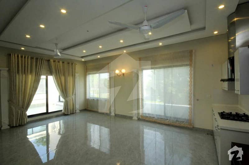 ڈی ایچ اے فیز 5 ڈیفنس (ڈی ایچ اے) لاہور میں 5 کمروں کا 1 کنال مکان 6.8 کروڑ میں برائے فروخت۔