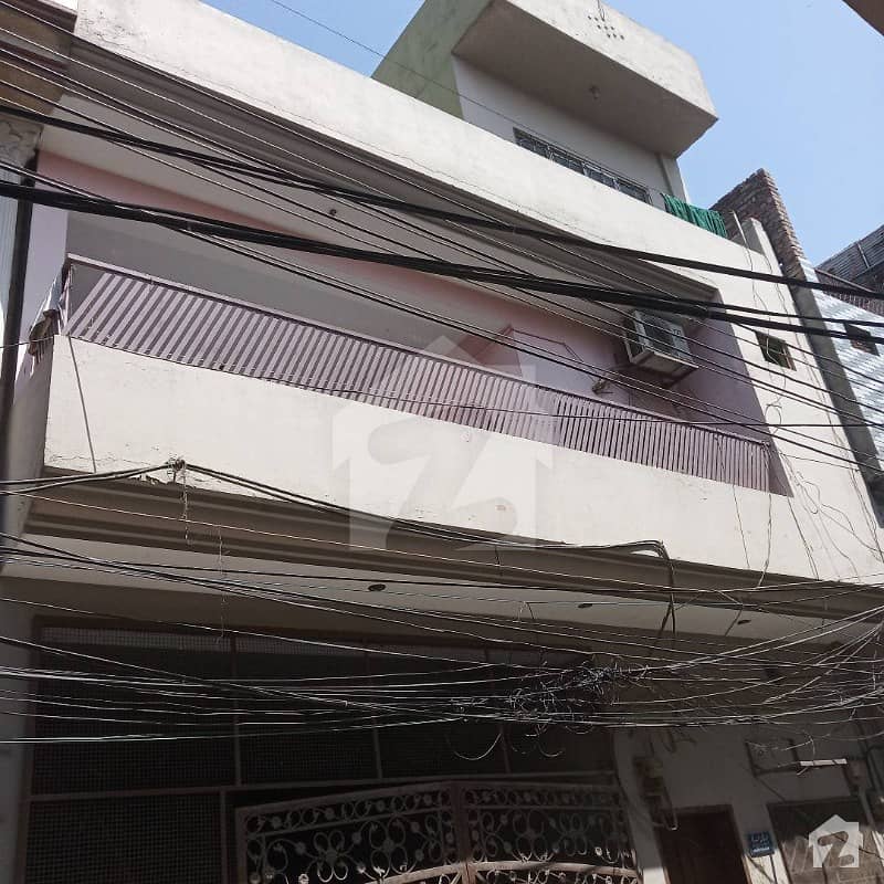 بند روڈ لاہور میں 4 کمروں کا 9 مرلہ مکان 2.75 کروڑ میں برائے فروخت۔
