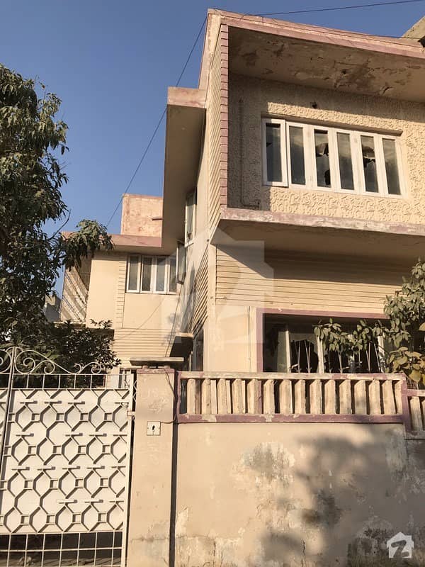روحیل کھَنڈ سوسائٹی گلشنِ اقبال ٹاؤن کراچی میں 7 کمروں کا 8 مرلہ مکان 6 کروڑ میں برائے فروخت۔