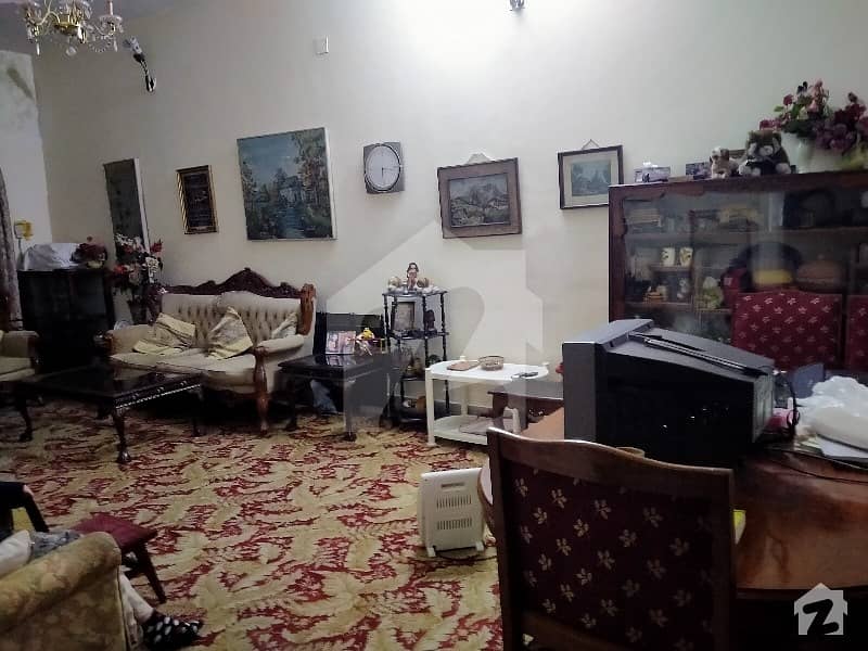 گلبرگ 2 گلبرگ لاہور میں 5 کمروں کا 10 مرلہ مکان 3.5 کروڑ میں برائے فروخت۔