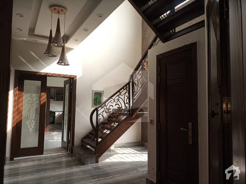 ڈی ایچ اے فیز 8 ڈیفنس (ڈی ایچ اے) لاہور میں 4 کمروں کا 10 مرلہ مکان 1.15 لاکھ میں کرایہ پر دستیاب ہے۔