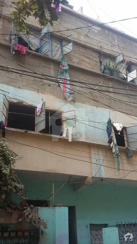 لیاقت آباد - بلاک 3 لیاقت آباد کراچی میں 8 کمروں کا 3 مرلہ مکان 2 کروڑ میں برائے فروخت۔