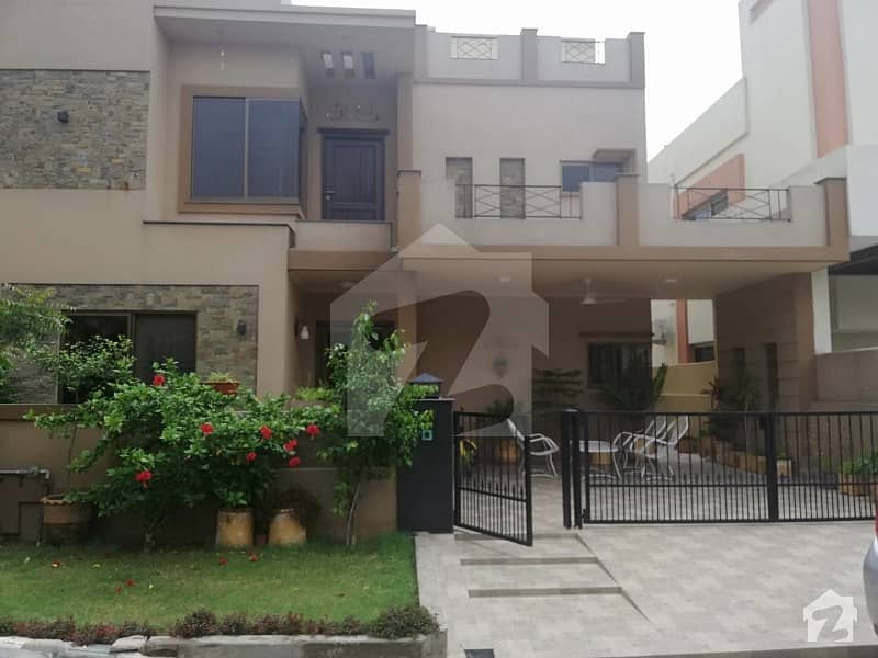 10 Marla 5 Beds House For Rent