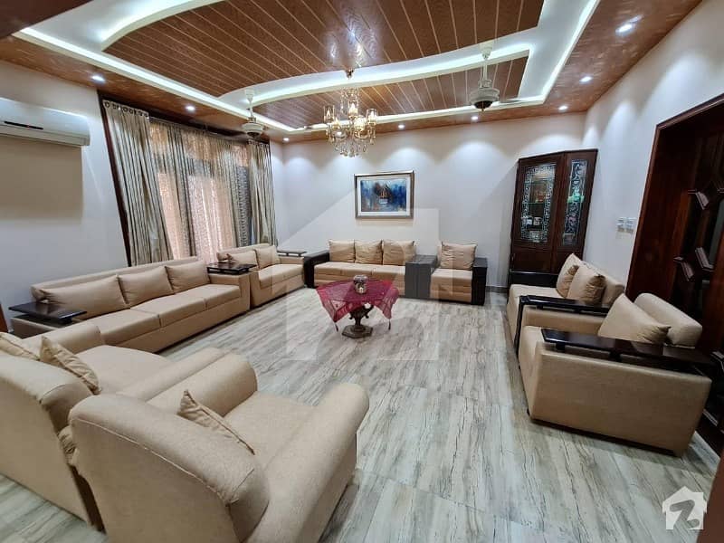 گورنمنٹ ایمپلائیز کوآپریٹیو ہاؤسنگ سوسائٹی (جی ایچ سی ایچ ایس) لاہور میں 4 کمروں کا 2 کنال مکان 6.5 کروڑ میں برائے فروخت۔