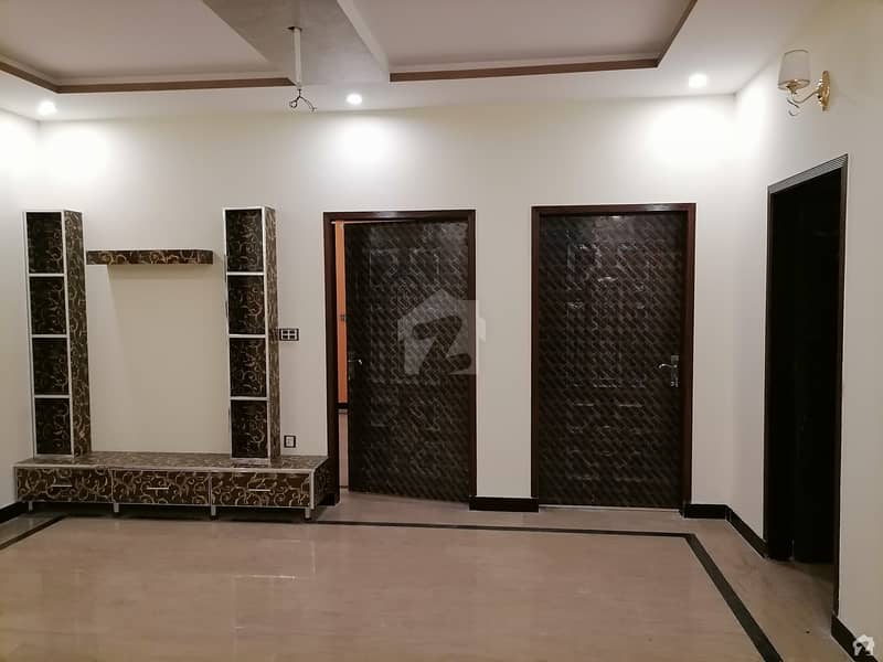 نشیمنِ اقبال فیز 2 نشیمنِ اقبال لاہور میں 5 کمروں کا 6 مرلہ مکان 1.35 کروڑ میں برائے فروخت۔