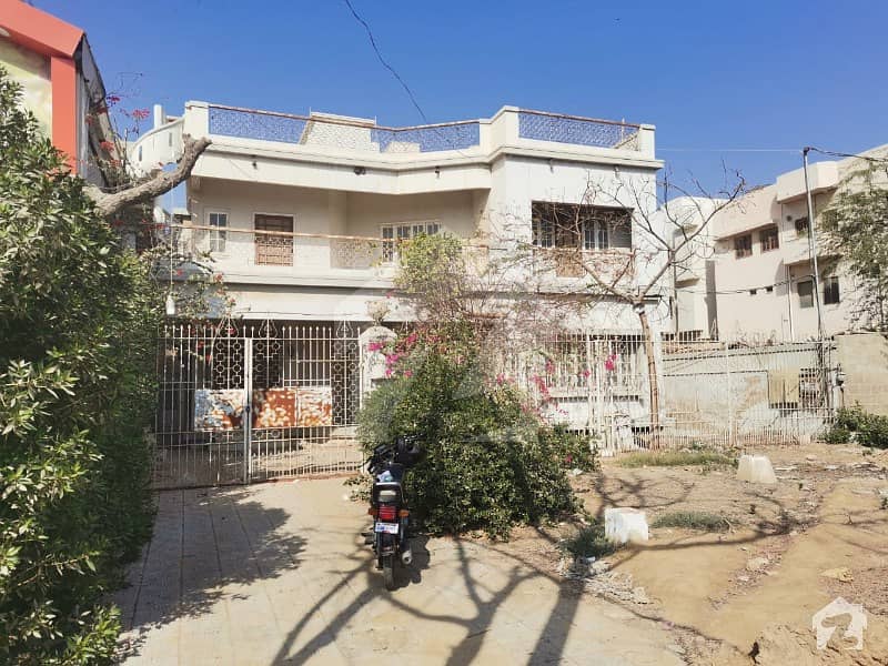 Ideal For Schools And Companies 400 Yards 10 Rooms House On 150 Feet