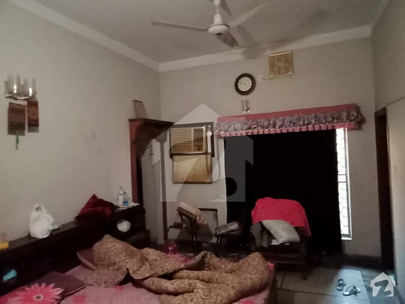 سبزہ زار سکیم ۔ بلاک جی سبزہ زار سکیم لاہور میں 5 کمروں کا 1.1 کنال مکان 4 کروڑ میں برائے فروخت۔