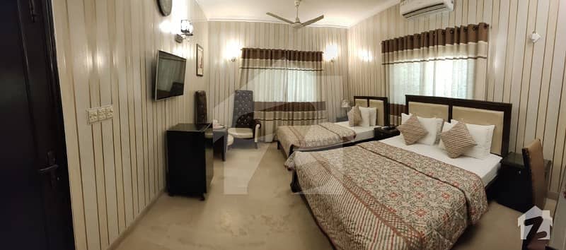 ڈی ایچ اے فیز 7 ڈی ایچ اے کراچی میں 1 کمرے کا 1 کنال کمرہ 4 ہزار میں کرایہ پر دستیاب ہے۔