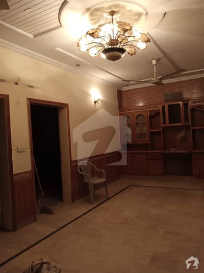 علامہ اقبال ٹاؤن ۔ کامران بلاک علامہ اقبال ٹاؤن لاہور میں 3 کمروں کا 10 مرلہ بالائی پورشن 34 ہزار میں کرایہ پر دستیاب ہے۔