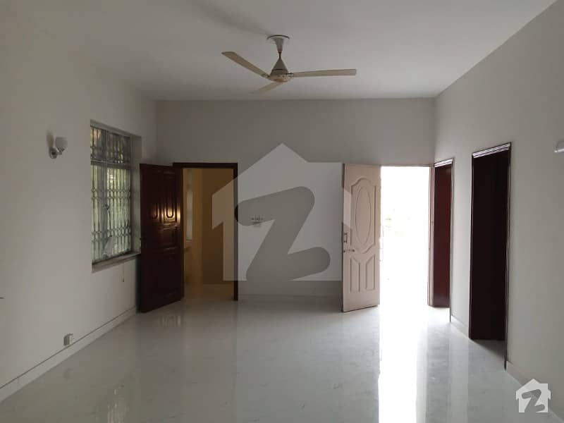 1 Kanal Bungalow Near Defence Club For Reasonable Price In Dha Phase 1