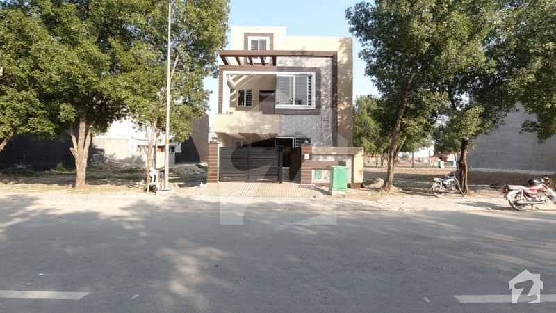 بحریہ ٹاؤن جناح بلاک بحریہ ٹاؤن سیکٹر ای بحریہ ٹاؤن لاہور میں 3 کمروں کا 5 مرلہ مکان 1.35 کروڑ میں برائے فروخت۔