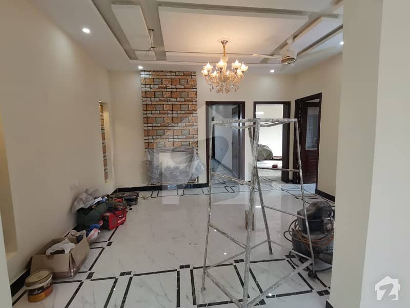 ڈی ایچ اے 11 رہبر فیز 1 ڈی ایچ اے 11 رہبر لاہور میں 5 کمروں کا 8 مرلہ مکان 2.1 کروڑ میں برائے فروخت۔