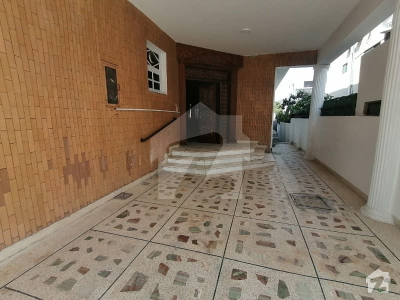 24 Marla Triple Storey Full House For Rent At F11