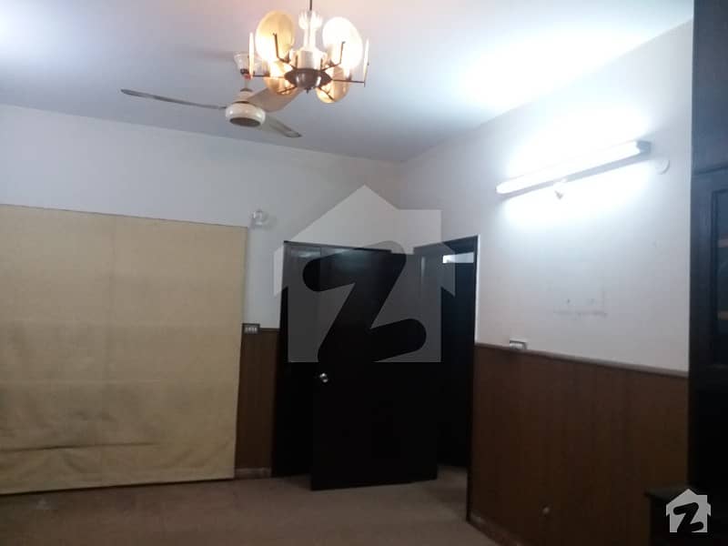 گارڈن ٹاؤن لاہور میں 5 کمروں کا 4 کنال مکان 16 کروڑ میں برائے فروخت۔
