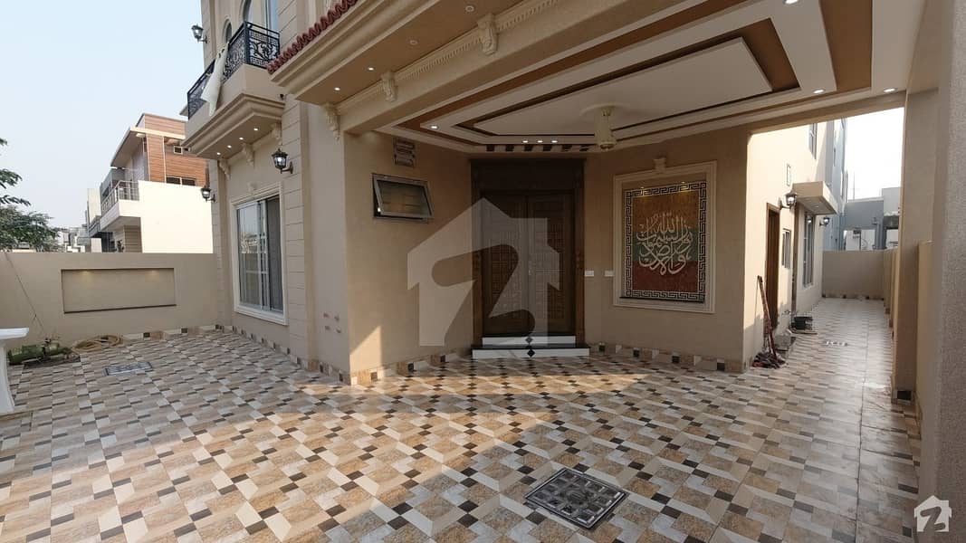 10 Marla Furnished Spanish House Very Near To Main Road And Park