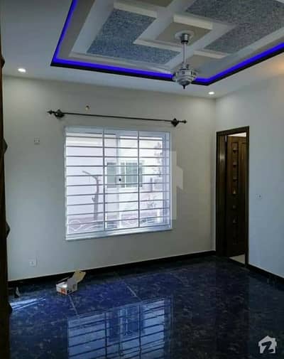 1400  Square Feet Flat Available For Sale In G-10