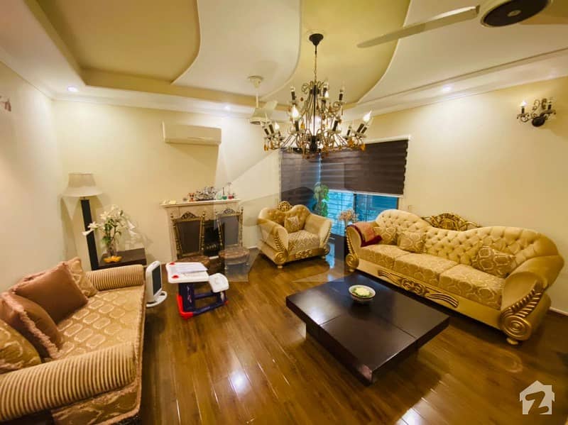ڈی ایچ اے فیز 4 - بلاک بیبی فیز 4 ڈیفنس (ڈی ایچ اے) لاہور میں 5 کمروں کا 1 کنال مکان 5.5 کروڑ میں برائے فروخت۔