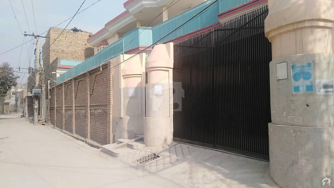 یونیورسٹی روڈ پشاور میں 8 کمروں کا 1 کنال مکان 5 کروڑ میں برائے فروخت۔