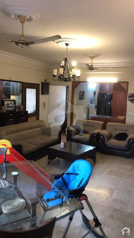 Full Floor Apartment For Sale Park Facing Nishat Commercial
