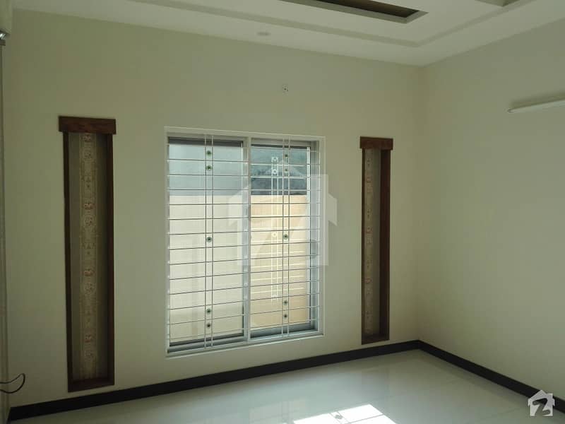 Ideally Located House Of 10 Marla Is Available For Rent In Bahria Town - Sector C