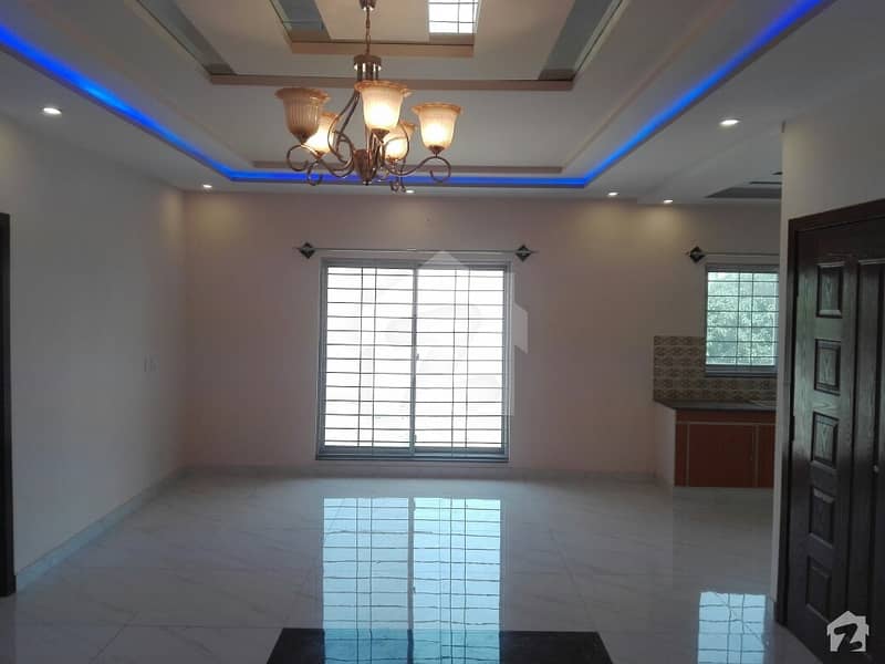 Ideally Located House Of 10 Marla Is Available For Rent In Bahria Town - Sector C