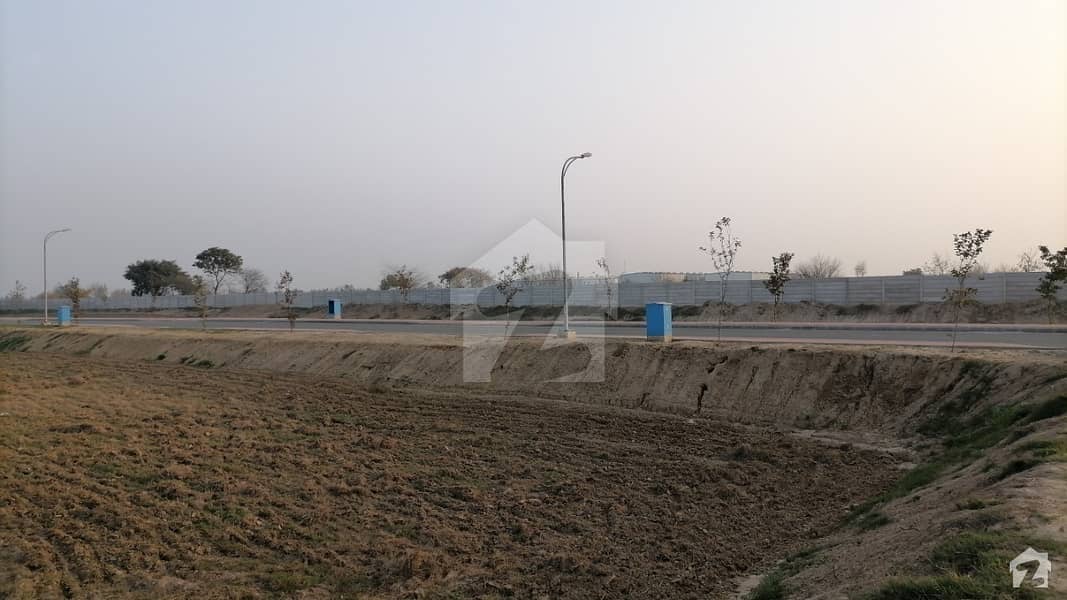 10MARLA CORNER PLOT LOCATED IN BAHRIA ORCHARD PHASE4 ON GROUND POSSESSION DEVELOPED PLOT BUILDER LOCATION