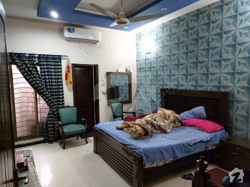 بحریہ ٹاؤن سیکٹر ای بحریہ ٹاؤن لاہور میں 5 کمروں کا 10 مرلہ مکان 1.7 کروڑ میں برائے فروخت۔