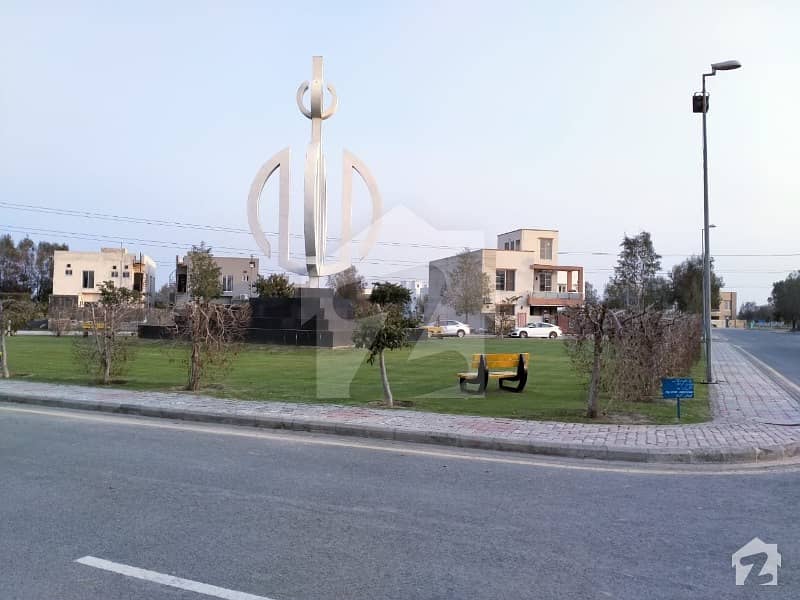 EXCELLENT Location 10 Marla Residential plot for Sale in Quaid Block