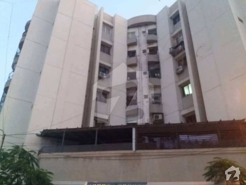 باتھ آئی لینڈ کراچی میں 4 کمروں کا 11 مرلہ فلیٹ 4.75 کروڑ میں برائے فروخت۔