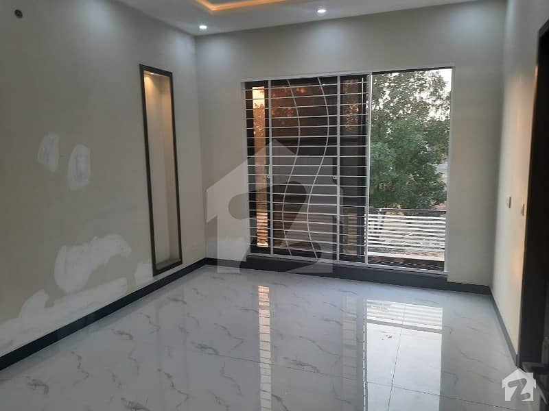10 Marla Brand New House Available For Rent in Bahria Town Lahore