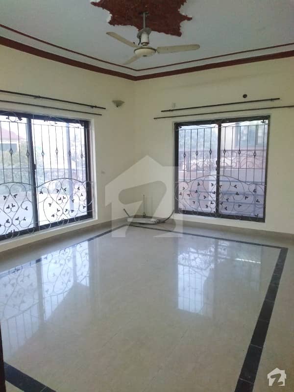 Spacious Lower Portion Is Available In Cantt For Rent