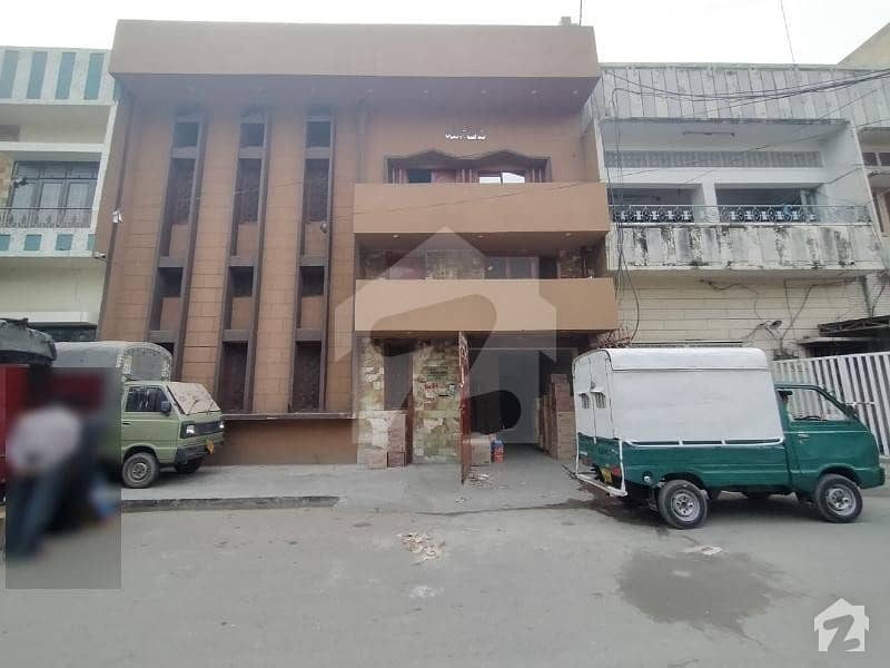 ریواز گارڈن لاہور میں 11 کمروں کا 12 مرلہ عمارت 1.25 لاکھ میں کرایہ پر دستیاب ہے۔