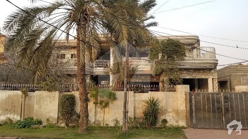 غلام محمد آباد فیصل آباد میں 7 کمروں کا 1.15 کنال مکان 3.6 کروڑ میں برائے فروخت۔