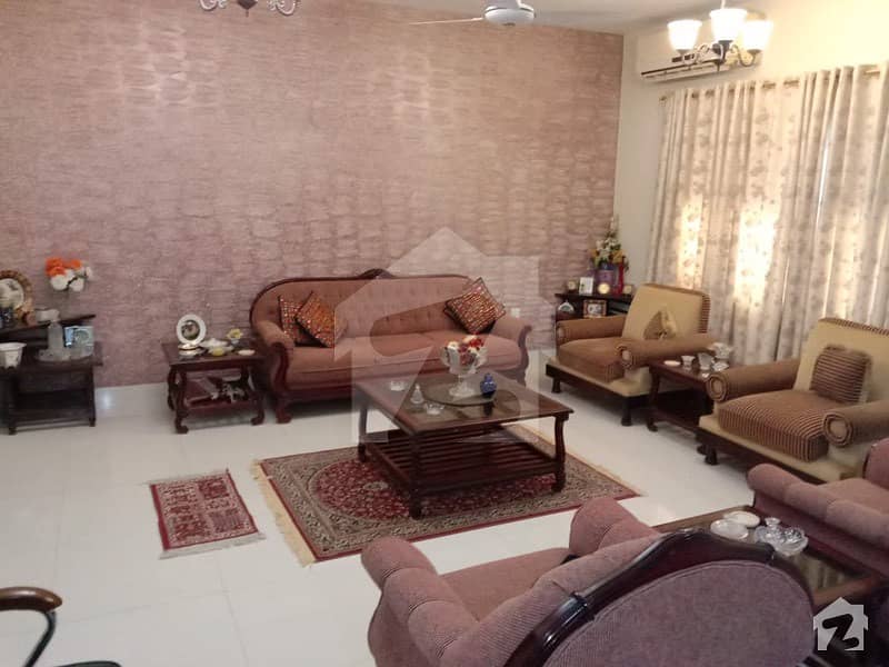 سِی ویو اپارٹمنٹس کراچی میں 3 کمروں کا 10 مرلہ فلیٹ 4.2 کروڑ میں برائے فروخت۔