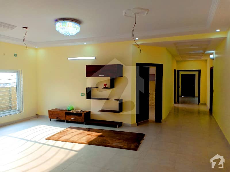 Golden Properties Offers Very Nice Outstanding  1 Kanal House For Rent