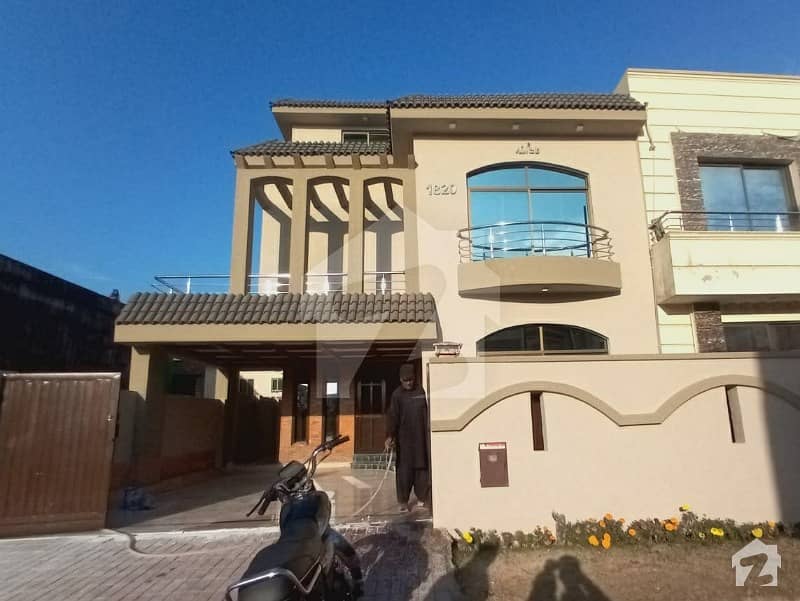 10 Marla Beautiful House For Sale In Bahria Town