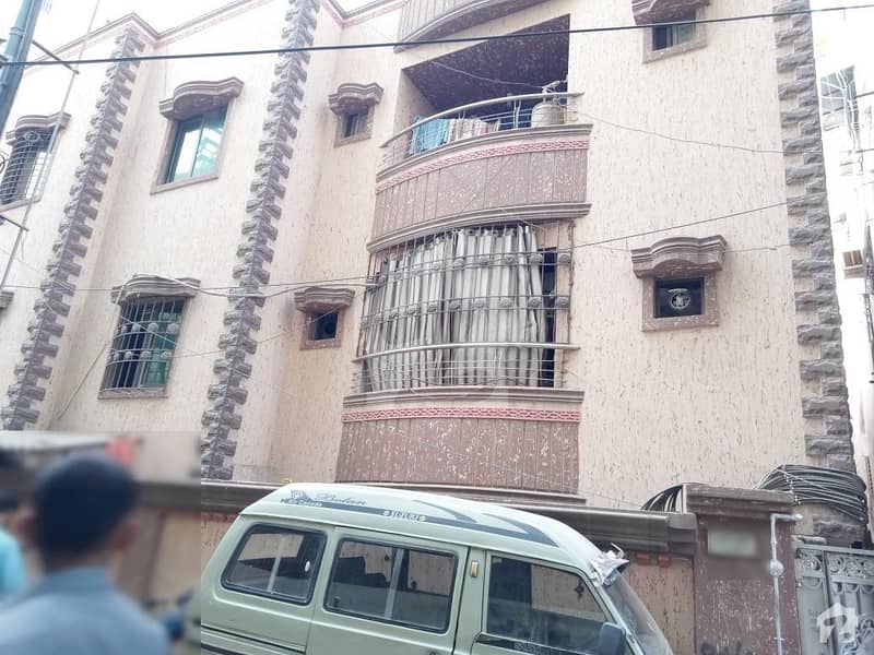 سی پی بیرر سوسائٹی گلشنِ اقبال ٹاؤن کراچی میں 6 کمروں کا 13 مرلہ فلیٹ 2.15 کروڑ میں برائے فروخت۔