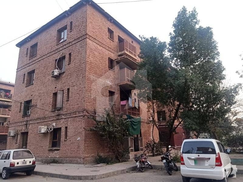 شبیر ٹاؤن لاہور میں 2 کمروں کا 3 مرلہ فلیٹ 42 لاکھ میں برائے فروخت۔